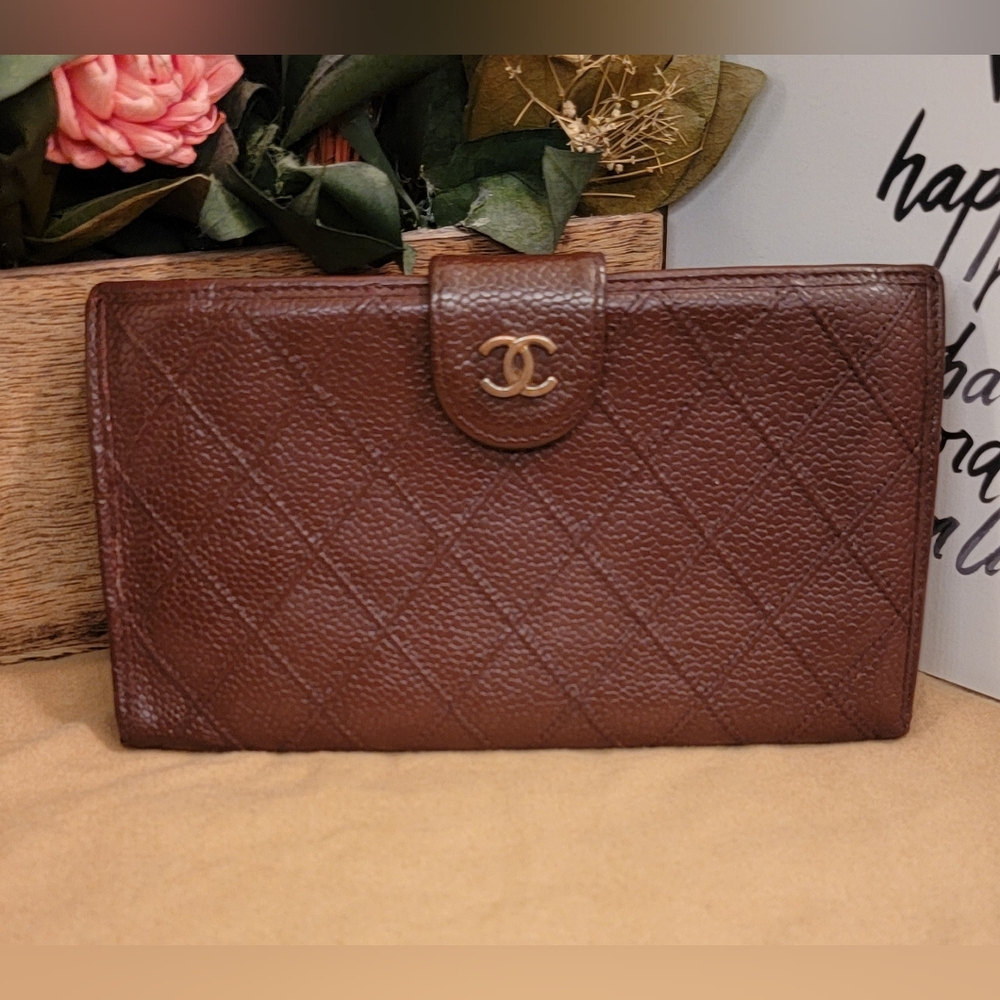 CHANEL V Stitch Kiss Lock Leather Vintage Wallet